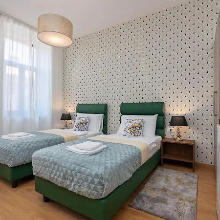 Aurora Πανσιόν Πούλα